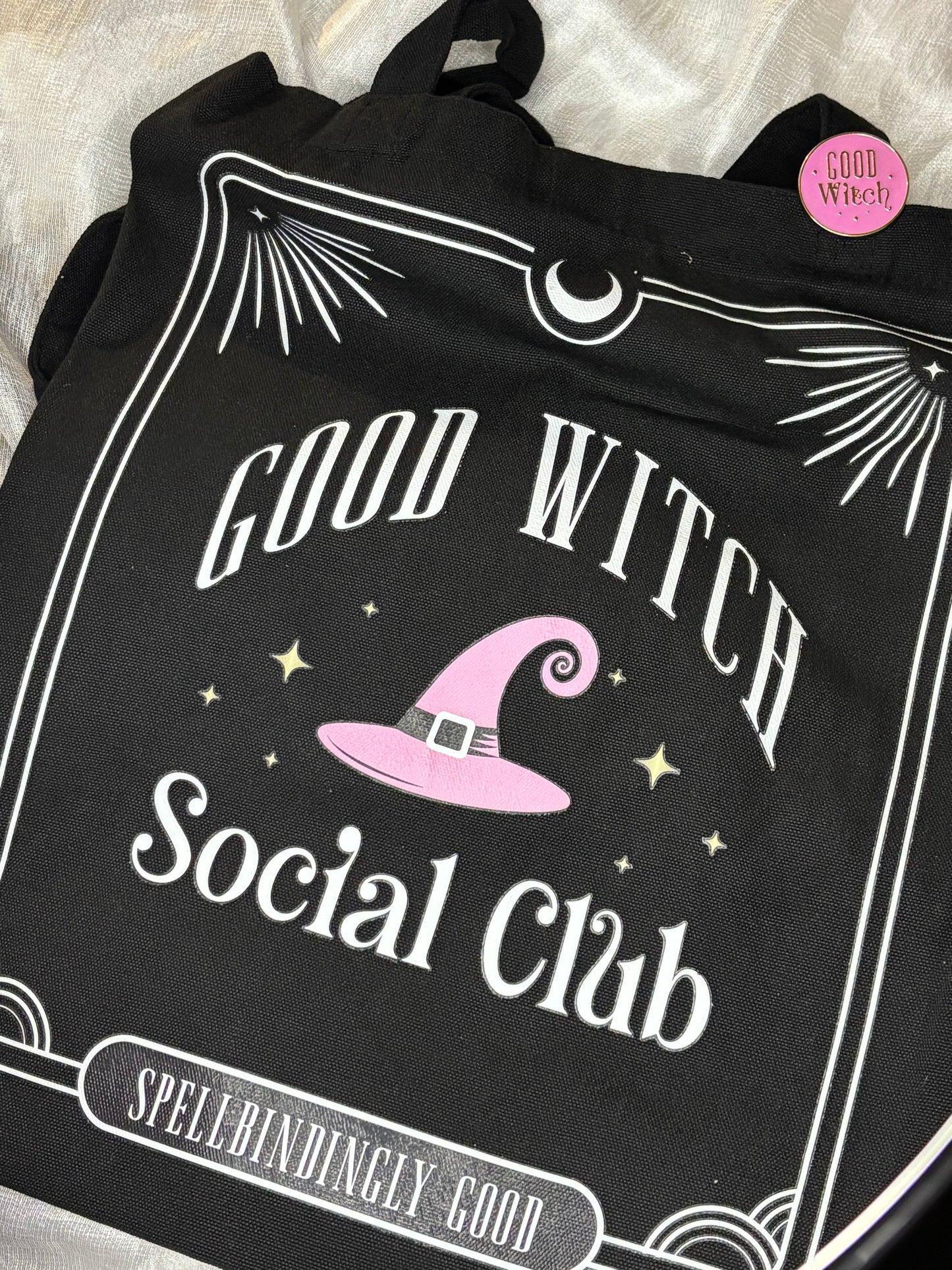 Good Witch totebag met pin
